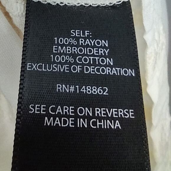 Torrid Ivory Eyelet Embroidered Blouse Size 1 - Picture 14 of 15